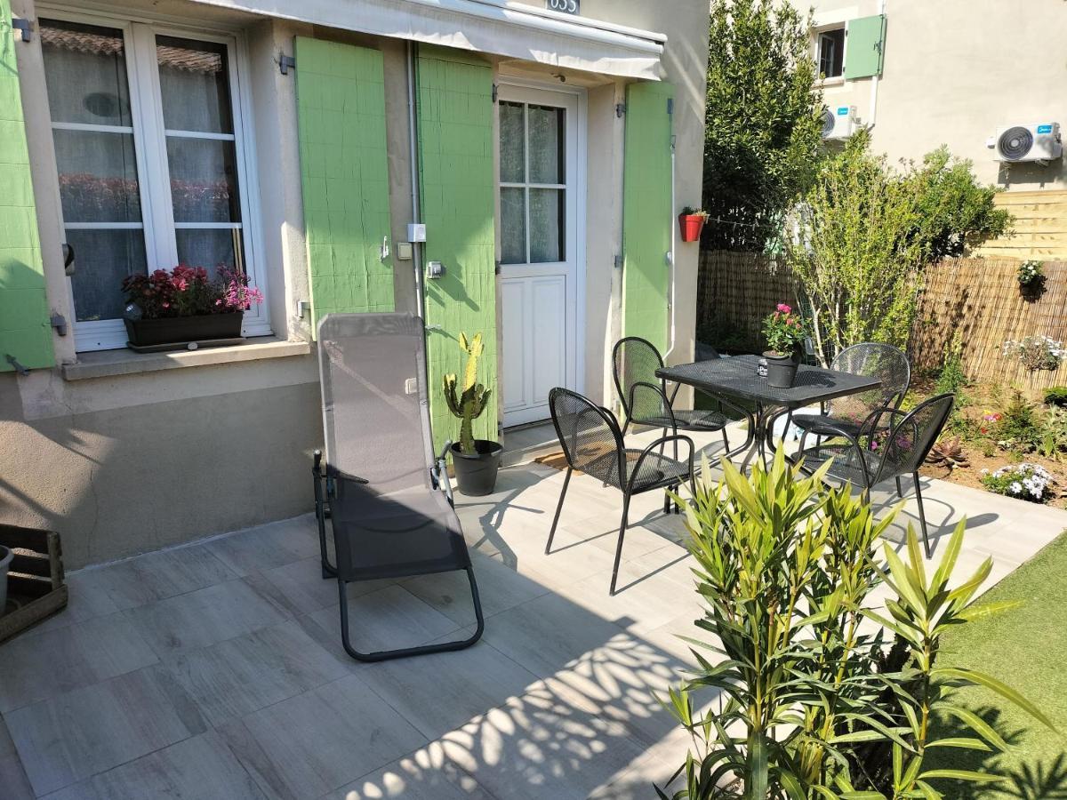 Maison Dans Une Residence De Vacances Gallargues-le-Montueux Exterior foto