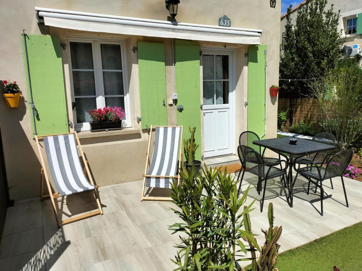 Maison Dans Une Residence De Vacances Gallargues-le-Montueux Exterior foto