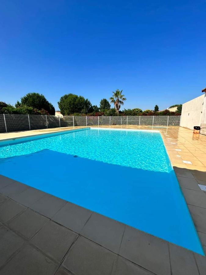 Maison Dans Une Residence De Vacances Gallargues-le-Montueux Exterior foto
